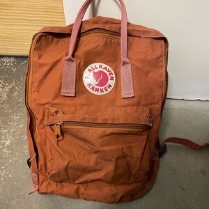 Fjall Raven Kånken Rust Backpack